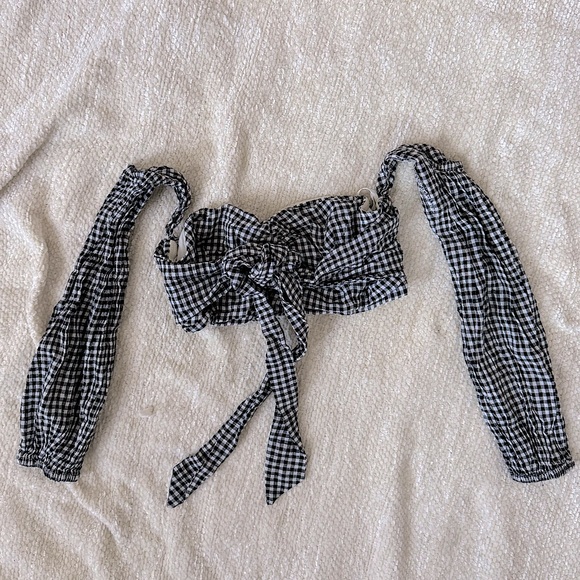 HONEY PUNCH | gingham crop top. - Picture 3 of 6